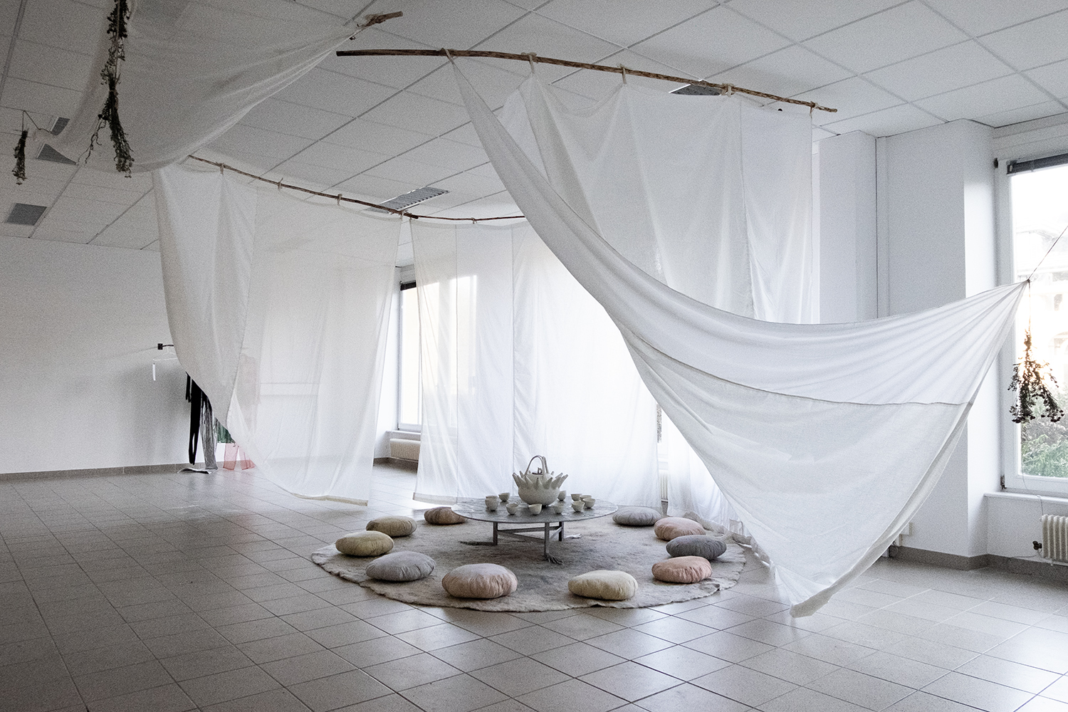 Thé d'adelphité, Collective Æchillea, "Résilience(s), Transmuer nos jardins avenirs, acte 2", galerie 0.15//Essais Dynamiques, Metz, 2022